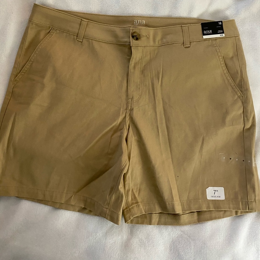 NWT JCP Women’s size 16 a.n.a 7” shorts